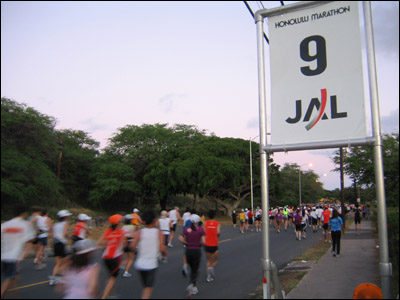 2006 Honolulu Marathon - Mile 9