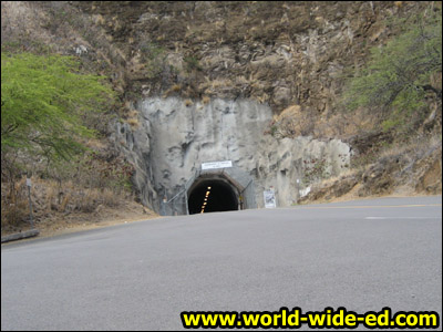 Kahala Tunnel on the way to Diamond Head State Monument