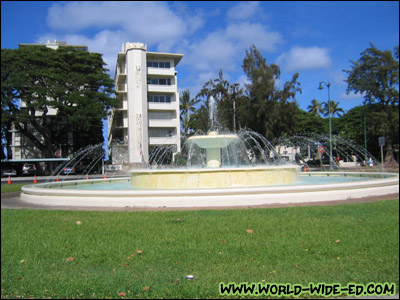 The fountain off Kalakaua Ave near Kapiolani Park