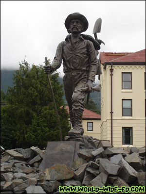 The Prospector Statue in front of the Pioneers Home [Photo Credit: Mom Kojima]