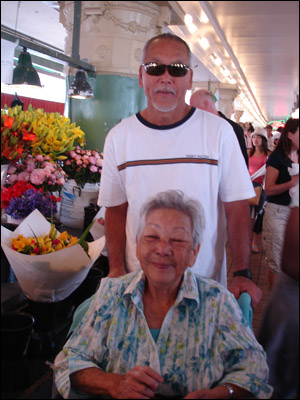 Dad and Grandma at Pike's [Photo credit: Mom Kojima]