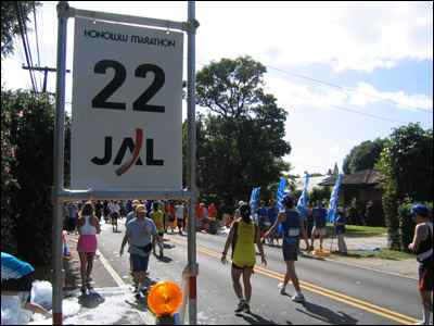 2006 Honolulu Marathon - Mile 22