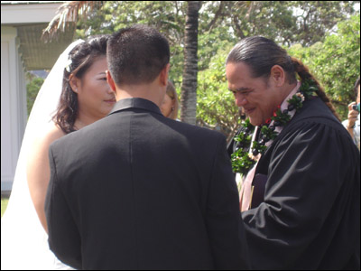 Susan and Reynold saying their vows (Photo courtesy of Donna Isara)