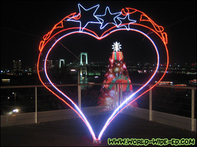 Night time view of Rainbow Bridge in Odaiba