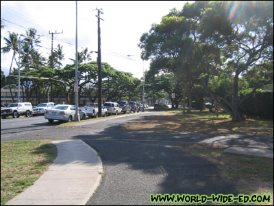 The start of the run on Kapahulu next to the Honolulu Zoo