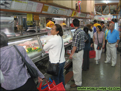 The evening rush at Tamashiro Market