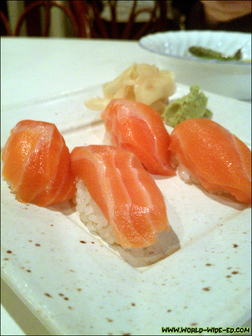 Shake (salmon) sushi