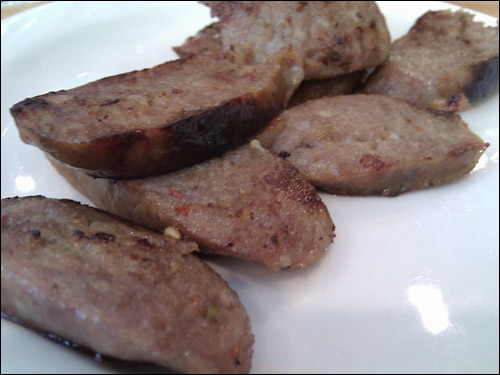 Side order of Italian Sausage. ($3) (Photo Courtesy: Rick Nakama)