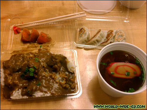 Nishi Mon Cho Friday Special - Curry Beef Rice & 4 pcs Gyoza - $6.99 (with wifey's mini shoyu ramen on the side). Yes, I'm not a fan of cooked carrots. :P