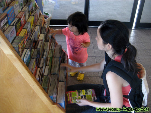 Baby and momma pulling maps while waiting for our car