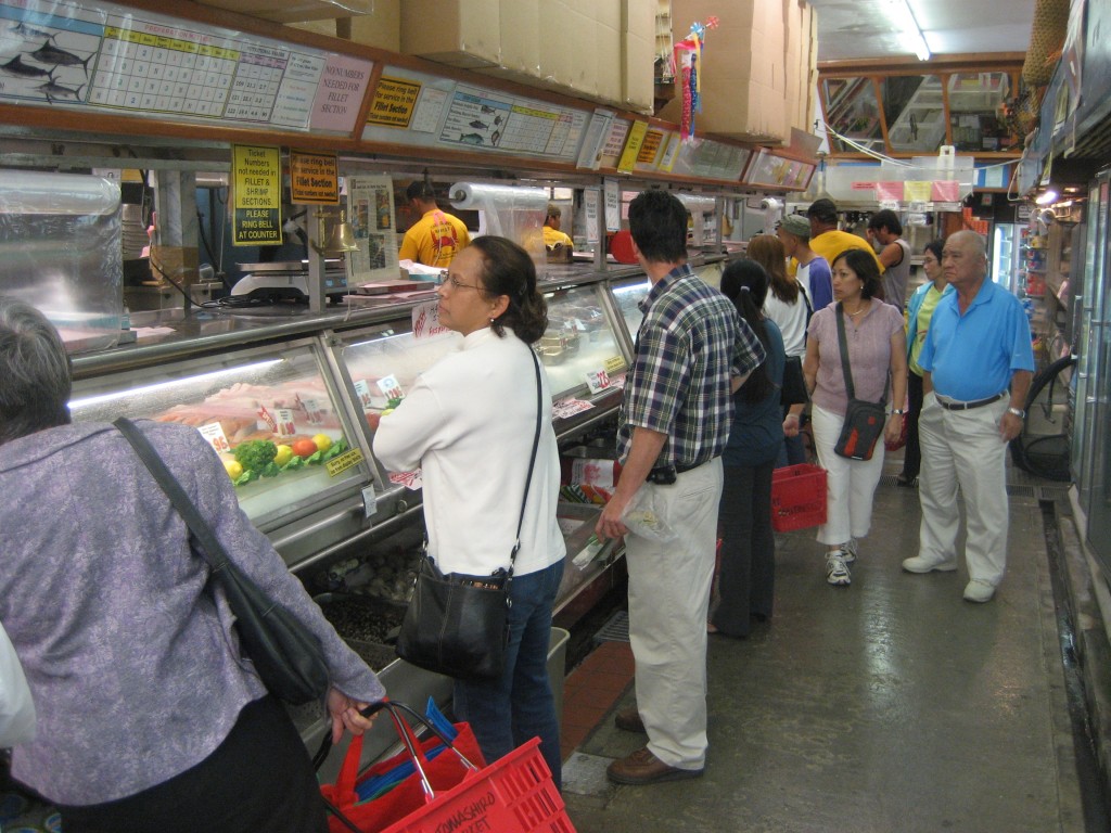 The evening rush at Tamashiro Market