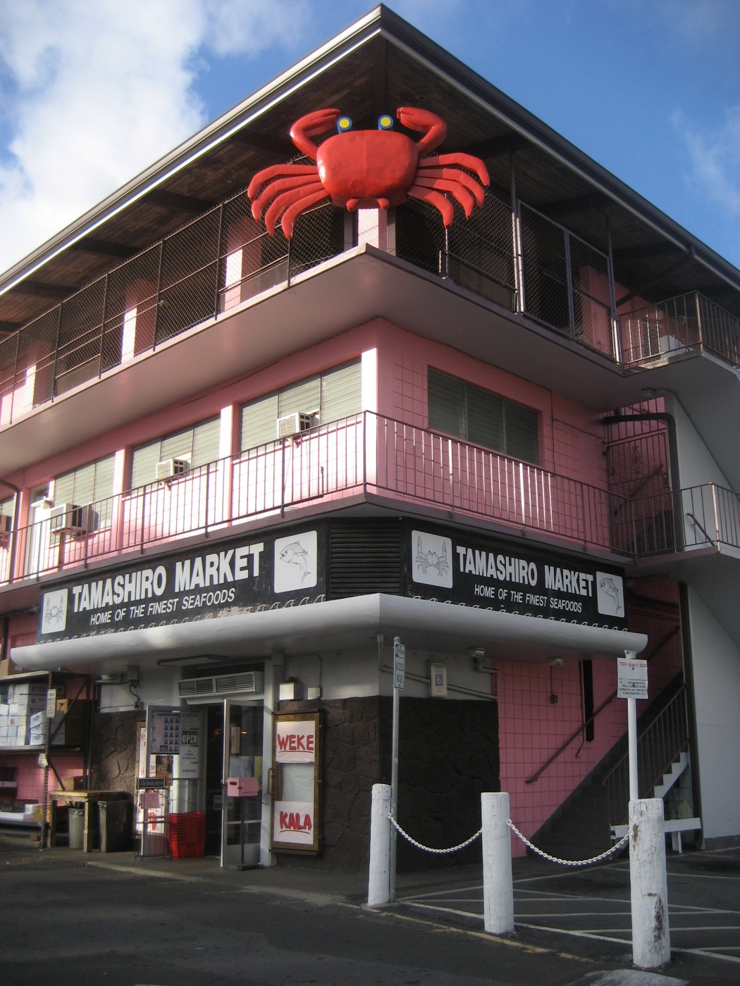 Tamashiro Market - The Iconic Pink Landmark - e-Hawaii